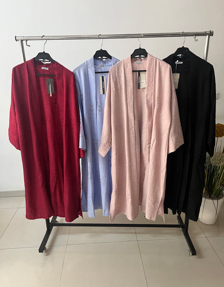 Kimonos Brodés en Couleurs – L’élégance au naturel