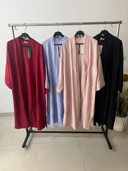 Kimonos Brodés en Couleurs – L’élégance au naturel