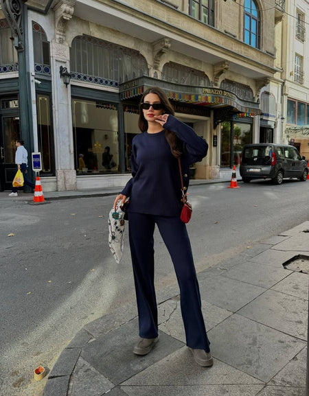 Ensemble chic en maille à boutons dorés