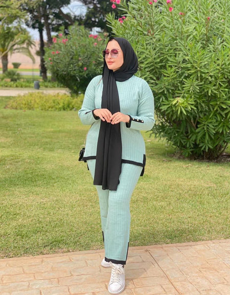 La Mode en Double : Ensemble Femme Tricoté en Deux Parties