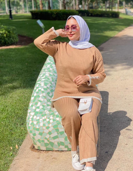 La Mode en Double : Ensemble Femme Tricoté en Deux Parties