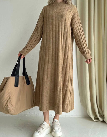 Un Hiver Chaleureux : La Robe Longue en Tricot