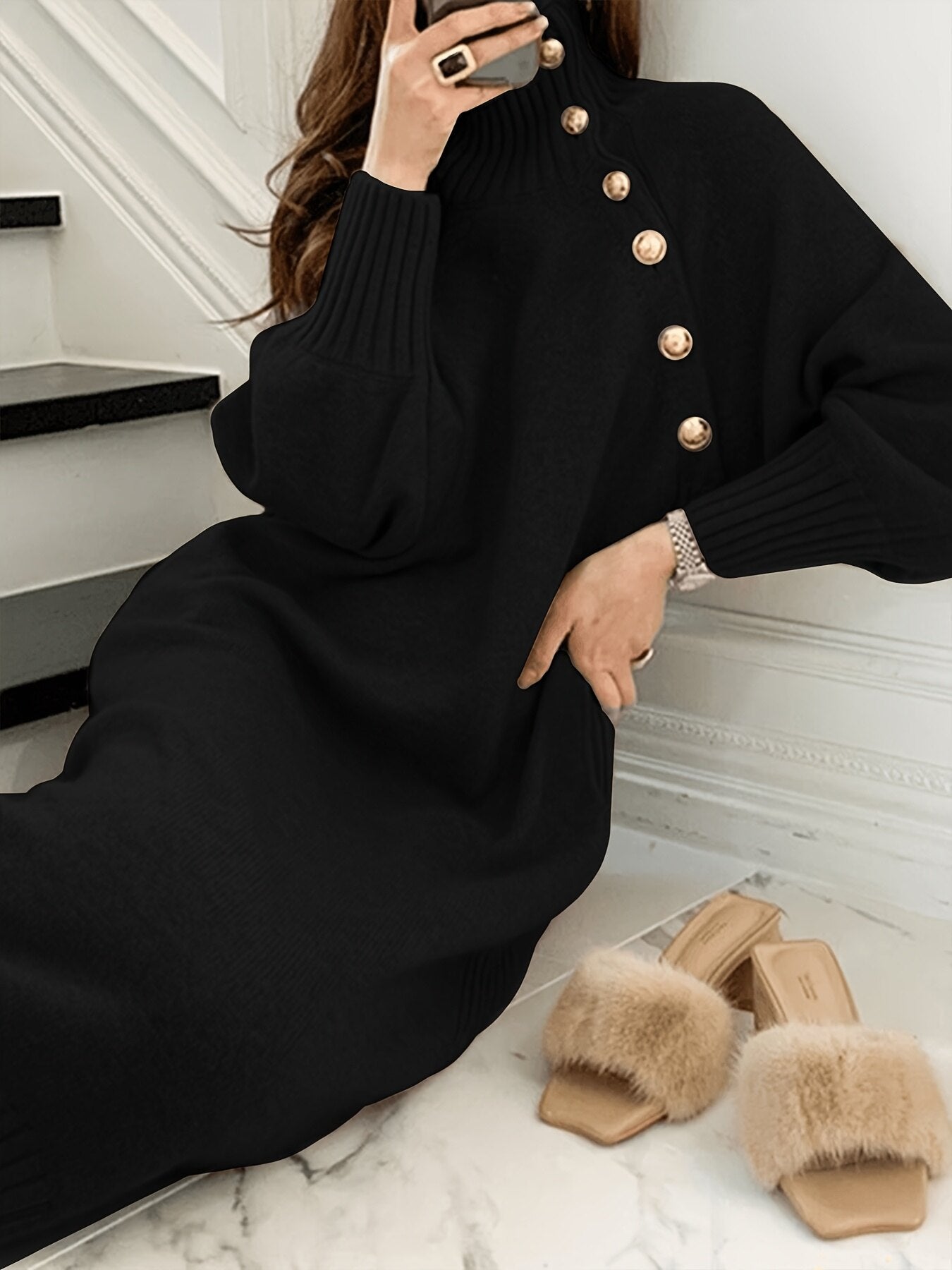 Robe  – Col Montant, Boutons Dorés & Ceinture