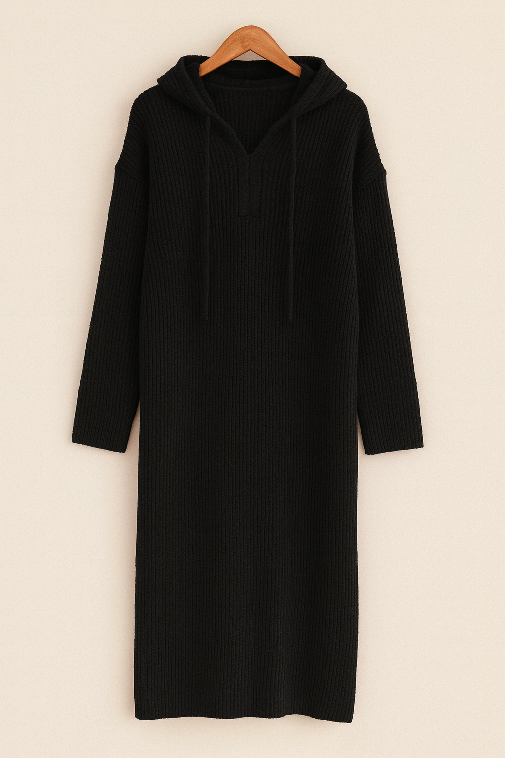 Robe Pull Longue Noire à Capuche – Élégance et Confort Urbain