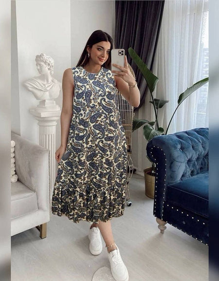 La robe sans manche longue : l'élégance à l'état pur